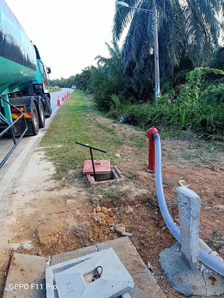 Air dipump kedalam saluran paip